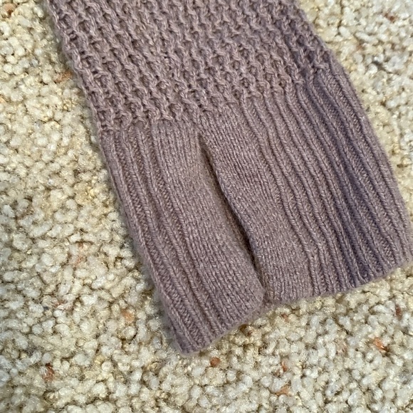 NICE Loft Sweater
Brown/Tan (Size M)
Beautiful details with sleeve/bottom slits - Picture 3 of 6